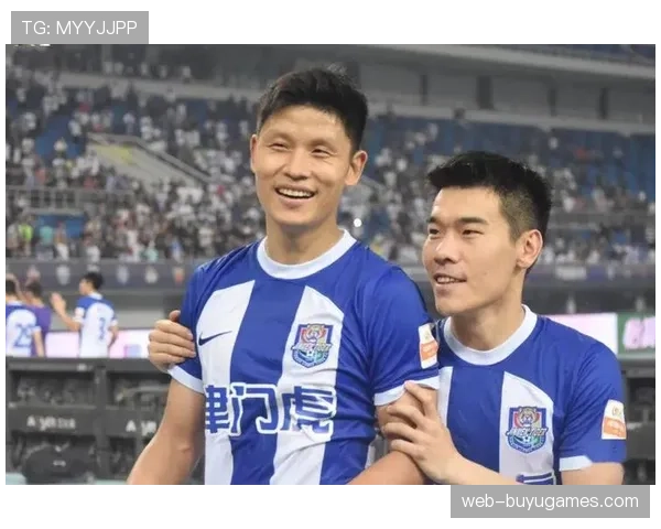 赛后谢场，津门虎远征军高唱队歌，球员鞠躬致意